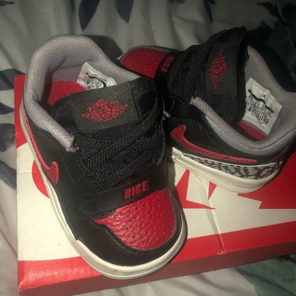 Toddler Jordan low red n black